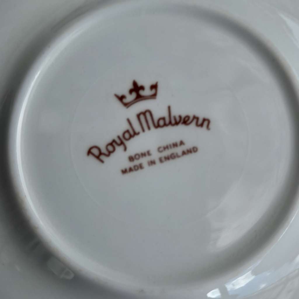 Assembled Classic White Part Tea Set - 18 Pieces