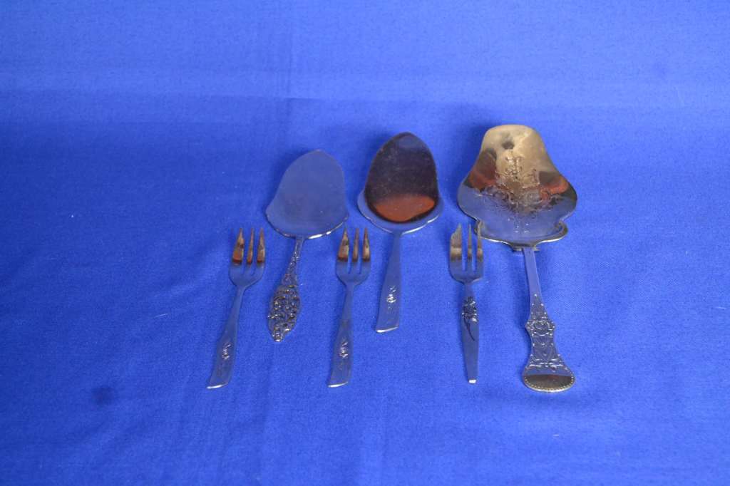 Assorted Cake Lifters and Cake Forks + 6 Pieces