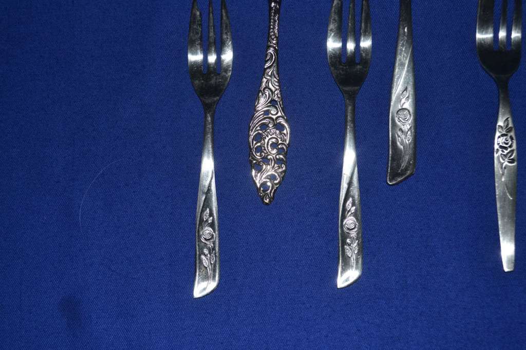 Assorted Cake Lifters and Cake Forks + 6 Pieces