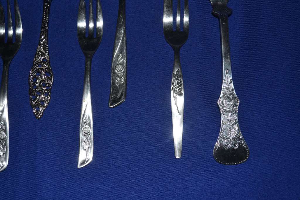 Assorted Cake Lifters and Cake Forks + 6 Pieces