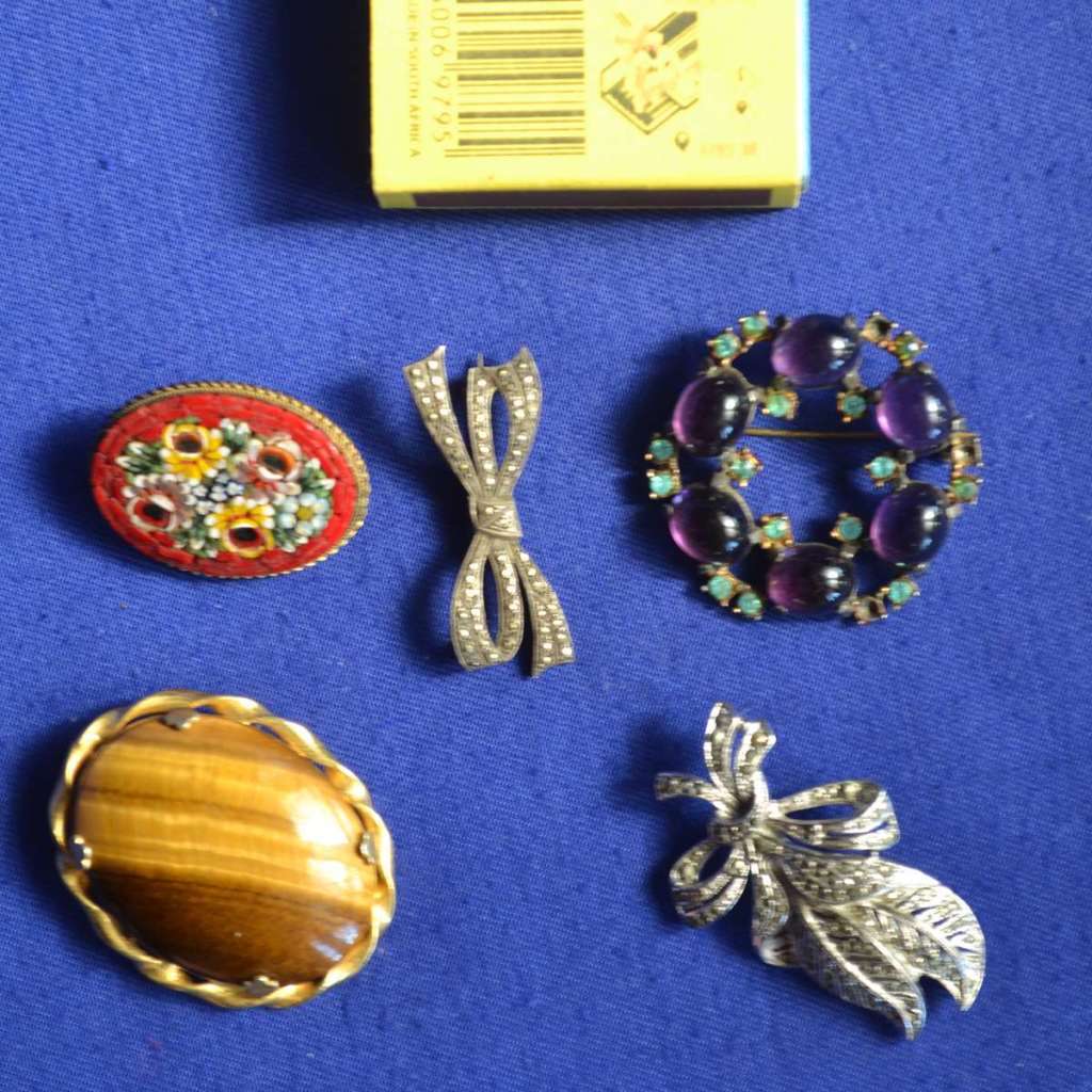 Assorted Vintage Brooches - 5 Pieces