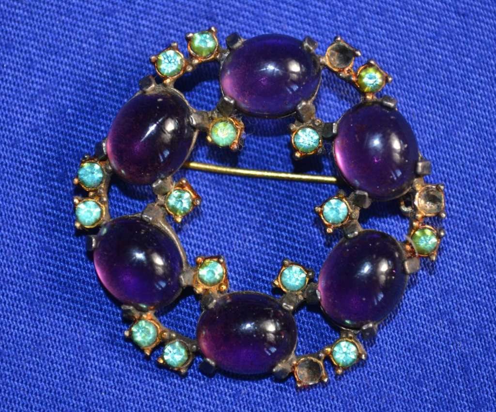 Assorted Vintage Brooches - 5 Pieces