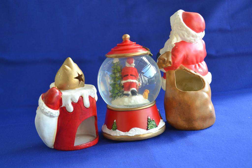 Vintage Christmas Snow and Colour light Globe and Ornaments