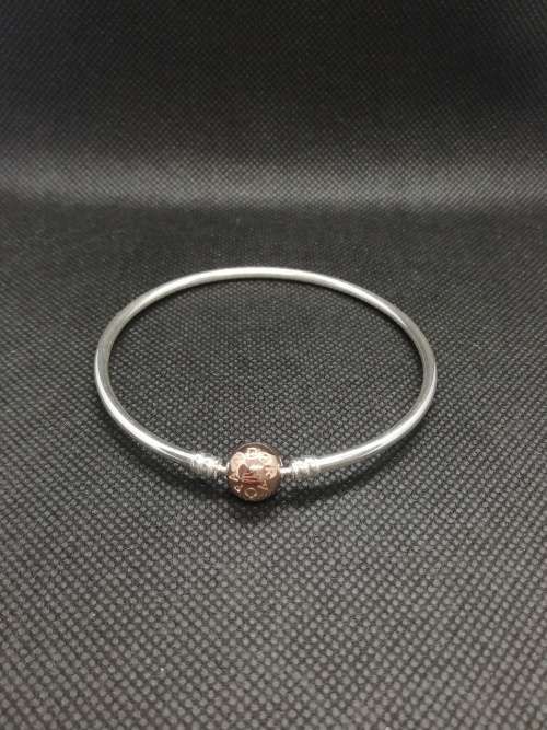Sterling Silver Moments Bangle with Pandora Rose Clasp (Size:21cm)
