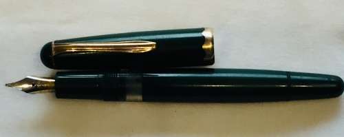 SCARCE!! VINTAGE MONT BLANC MONTE ROSA MODEL 042 FOUNTAIN PEN GREEN WITH GOLD TRIM, CIRCA 1957
