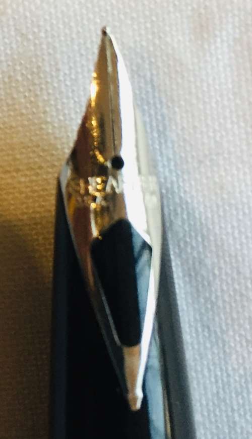 SHEAFFER WHITE DOT IMPERIAL 444 FOUNTAIN PEN IN BRUSHED SILVER FINISH WITH INLAID STEEL NIB - MINT