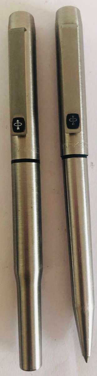VINTAGE PARKER 25 STAINLESS STEEL FOUNTAIN PEN AND BALLPOINT PEN WITH LOGO IN BLACK BOX ON CLIP