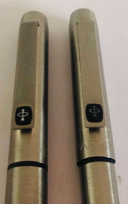 VINTAGE PARKER 25 STAINLESS STEEL FOUNTAIN PEN AND BALLPOINT PEN WITH LOGO IN BLACK BOX ON CLIP