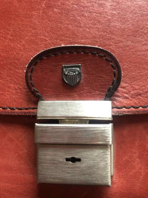 BROWN LEATHER FOLDER  IN EXCELLENT CONDITION