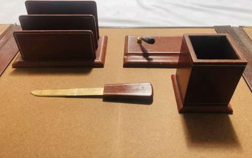 BROWN DESKTOP SET: DESKTOP CALENDAR HOLDER, LETTER OPENER, LETTER HOLDER, 2 PEN HOLDERS