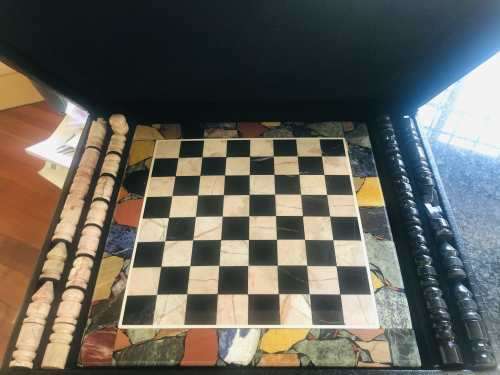PIETRA DURA MARBLE CHESS SET IN LEATHER CASE. MADE IN ITALY !