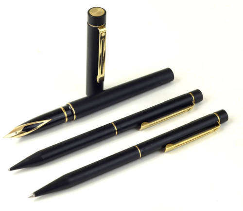 RARE! SHEAFFER TARGA BLACK FOUNTAIN PEN WITH 14K GOLD NIB, BALLPOINT PEN AND PENCIL SET IN BOX