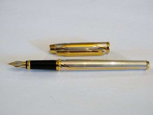 ELYSEE PARTHENON BI-COLOR PLATINUM AND GOLD FOUNTAIN PEN WITH 18K EF GOLD NIB IN EXCELLENT CONDITION