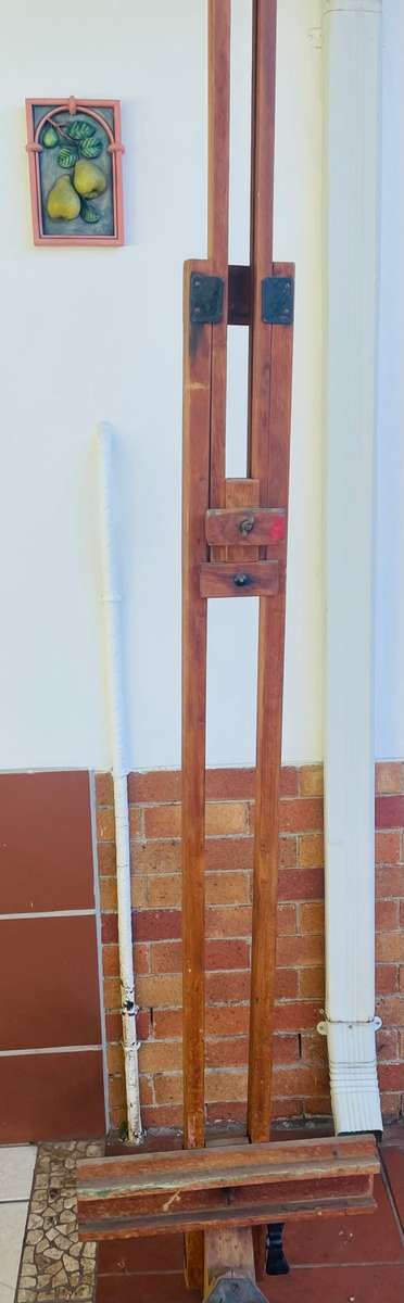 EXTRA-LARGE WINSOR & NEWTON VINTAGE ART EASEL