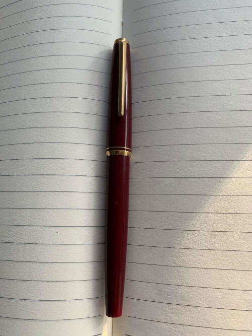 RARE!! VINTAGE MONT BLANC BURGUNDY 221 FOUNTAIN PEN WITH 585/14K GOLD NIB IN MONT BLANC  BOX