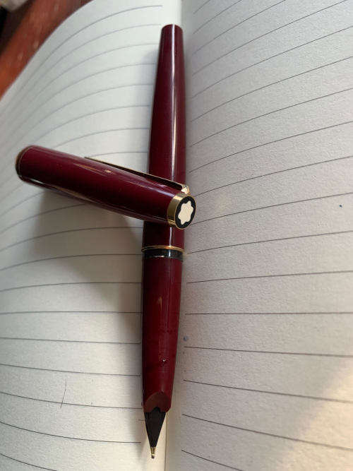 RARE!! VINTAGE MONT BLANC BURGUNDY 221 FOUNTAIN PEN WITH 585/14K GOLD NIB IN MONT BLANC  BOX