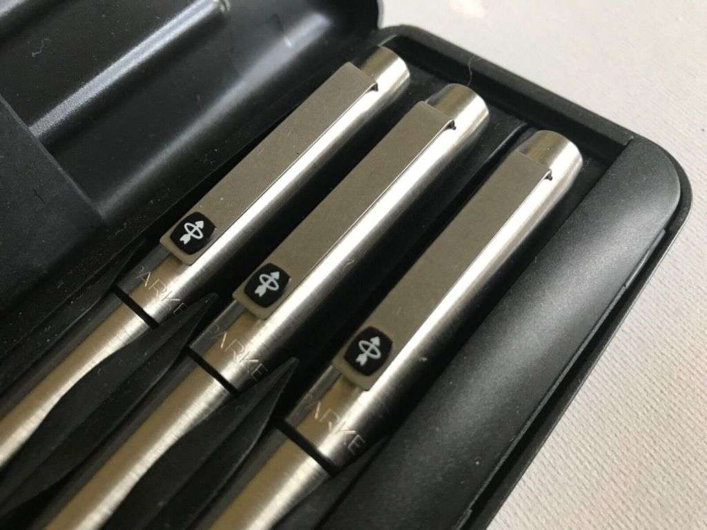 PARKER 25 VINTAGE BRUSHED STEEL FOUNTAIN PEN, BALLPOINT PEN & PENCIL TRIO SET IN BOX