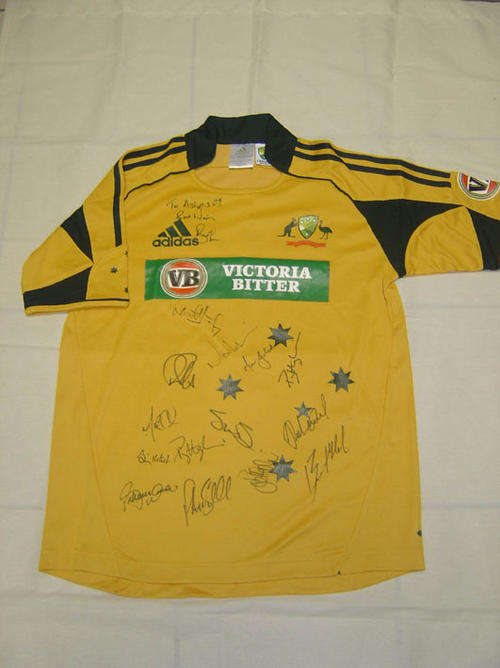 Australia 2009 Replica ODI Shirt signed by the whole squad !!!!!