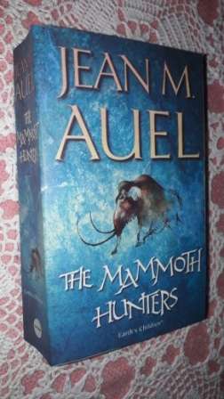 The Mammoth Hunters     Jean M Auel