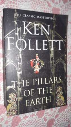 Ken Follett , The Pillars of the Earth