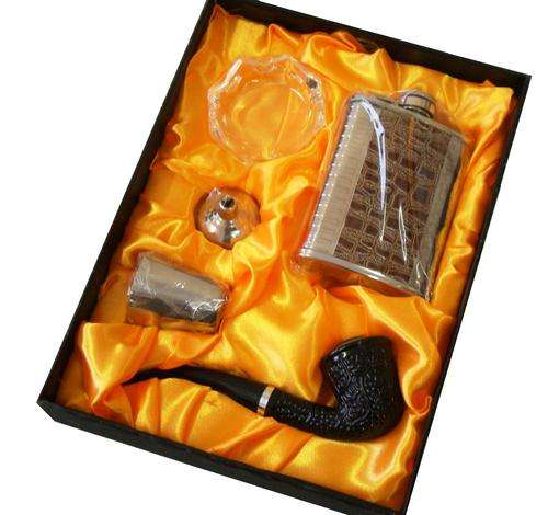 5 PIECE GIFT SET WITH SMOKING PIPE, WHISKEY CANISTER, ASHTRAY AND 2 TOBACCO ACCESSORIES