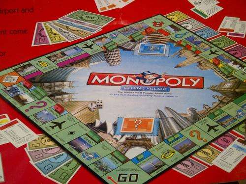 MONOPOLY - GLOBAL VILLAGE