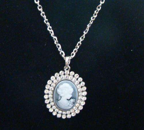 BEAUTIFUL CAMEO PENDANT ENCRUSTED IN SIMULATED DIAMONDS WITH FREE CHAIN