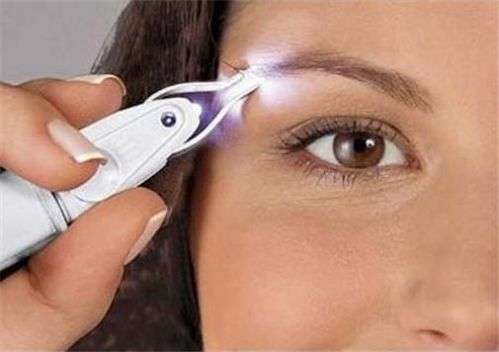 MAGNIFYING LIGHT UP TWEEZERS as seen on TV - WITH BONUS EYEBROW BRUSH