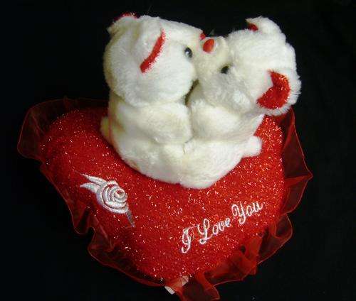TWO BATTERY OPERATED KISSING LOVE BEARS SITTING ON A RED HEART