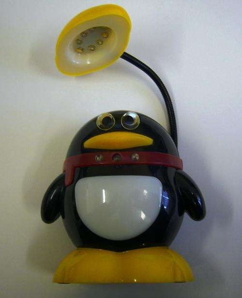 BATTERY OPERATED PENGUIN LED LIGHT FOUR HOUSEHOLD AND CARS