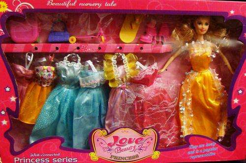 14 PIECE COLLECTIBLE PRINCESS DOLL SET