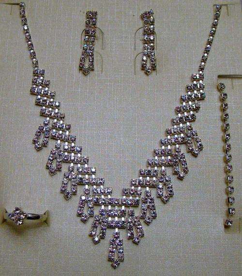 COMPLETE SILVER JEWELLERY SET WITH SIMULATED DIAMONDS