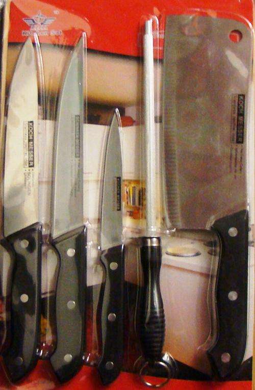 6 PIECE KNIFE SET WITH WOODEN CUTTING BOARD