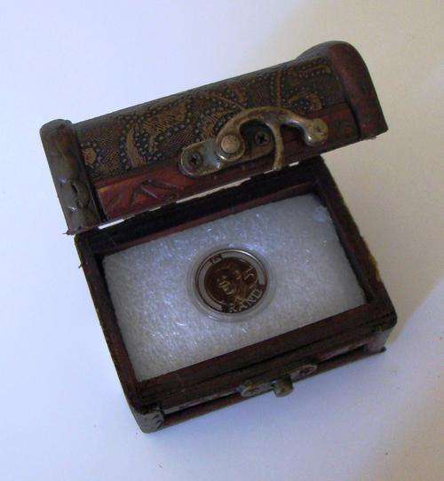 ENCAPSULATED UNC MANDELA 90TH BIRTHDAY COIN IN WOODEN CHEST