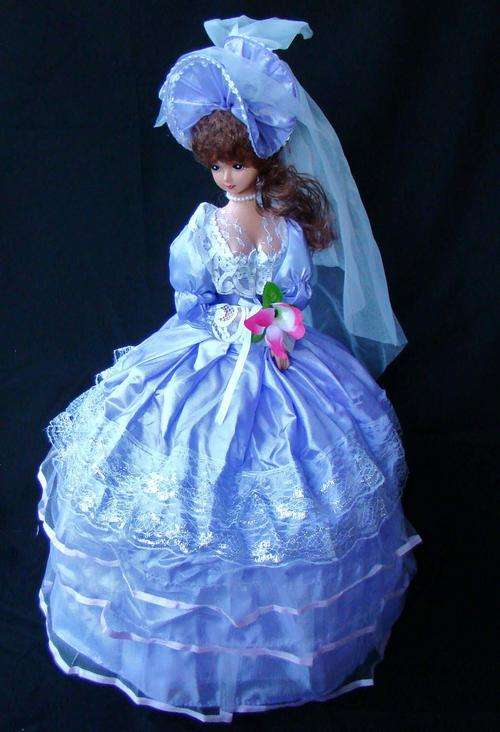 40CM MUSICAL DOLL WITH BALLGOWN + FREE XMAS GIFT