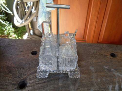 FOR STINGYBUGGER,  ATTRACTIVE HIGHLY APPEALING CRYSTAL CONDIMENT SET ON STAND (MUSTARD SPOON INCL)