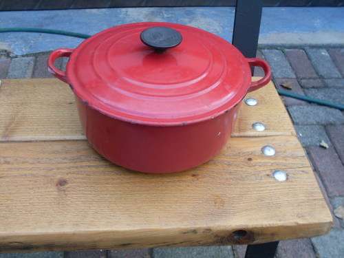 USED LE CREUSET MADE IN FRANCE ROUND CAST POT WITH LID RED IN COLOUR