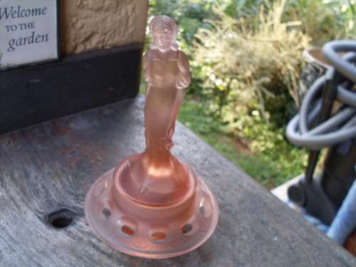 TOTALLY GORGEOUS DEPRESSION GLASS VINTAGE PINK SATIN FIGURAL CENTRE PIECE FLOWER FROG HIGH VALUE