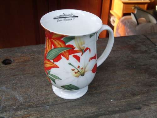 WREN GIFTWARE FINE BONE CHINA ENGLAND MAYFLOWER LILY SHAPELY MUG WITH QE 2 ON INSIDE RIM. LOVELY!