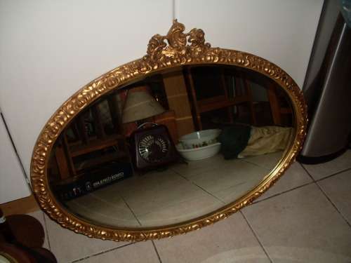 LOVELY LARGE GILT ORNATE SCROLL SHELL LIKE DETAIL BEVELED OVAL MIRROR. GORGEOUS