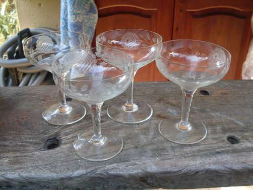 SET OF 4 VINTAGE ROSECUT SORBET OR CHAMPAGNE GLASSES (EXTRA THROWN IN!) PRETTY FOR MOUSSE ETC