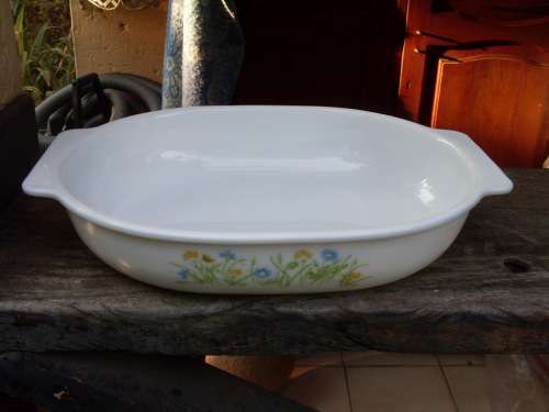 VINTAGE PYREX WHITE GLASS CASSEROLE DISH WITH MEADOW FLORAL DESIGN