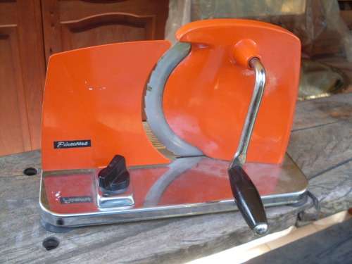 GORGEOUS VINTAGE RETRO PINEWARE BREAD OR OTHER SLICER ORANGE & STAINLESS