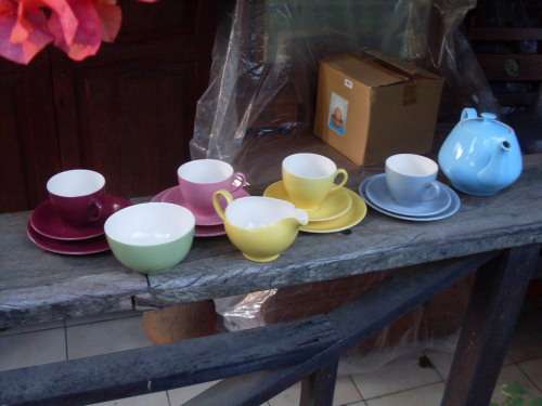 ALFRED MEAKIN ENGLAND PART HARLEQUIN TEA SERVICE YELLOW, MAROON, GREY ETC TRIOS BLUE TEAPOT ETC