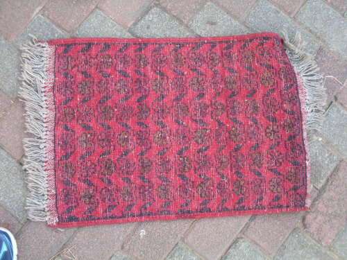 LOVELY SMALL HAND KNOTTED PERSIAN AFGHAN RUG WITH REPETITIVE FLORAL DESIGN