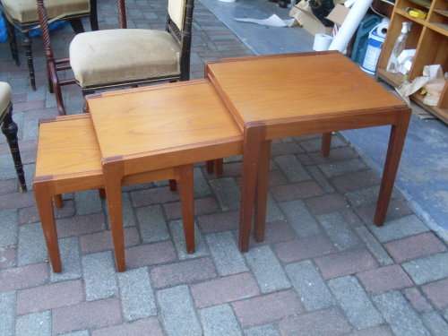 STUNNING SET OF THREE RETRO?? VINTAGE NEST OF TABLES SAPELE MAHOGANY WOOD