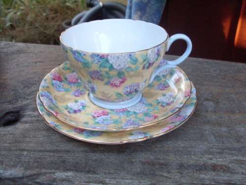 BEAUTIFUL VINTAGE SHELLEY CHINA CHINTZ HYDRANGEA GLORY TEA TRIO