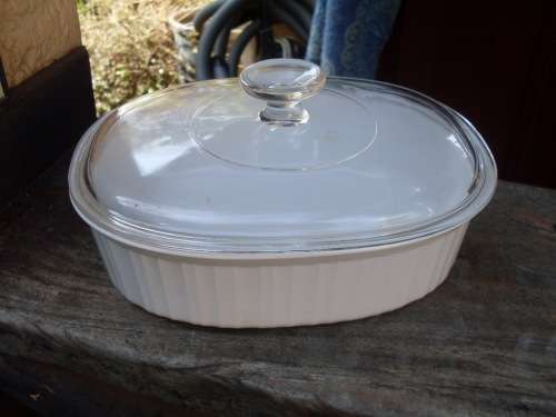 CORNING WARE FRENCH WHITE (RIBBED) OVAL SERVING / OTHER DISH WITH LID F-12-B 1.8 LITRE