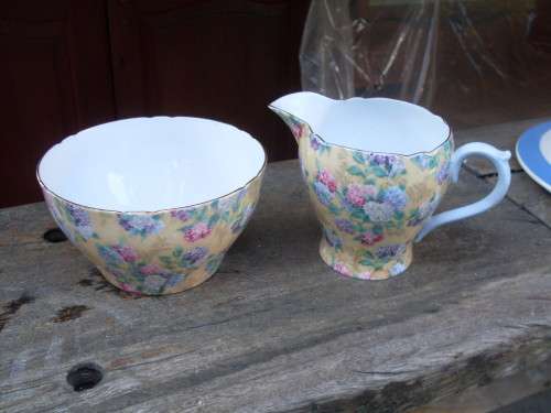 BEAUTIFUL SHELLEY CHINA ENGLAND CHINTZ HYDRANGEA GLORY MILK JUG & SUGAR BOWL