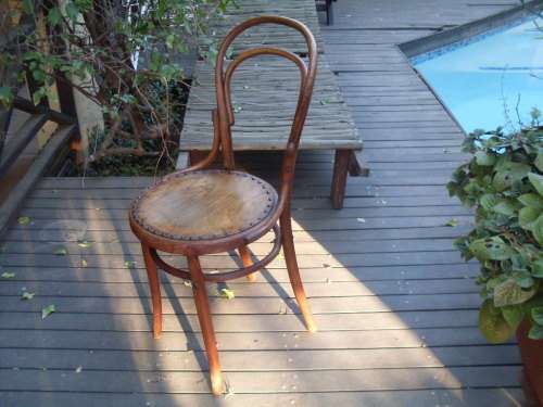 VINTAGE AND FABULOUS BENTWOOD CHAIR (THONET STYLE)
